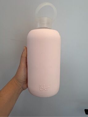 bkr Soft Pink Silicone Glass Water Bottle with Loop Cap